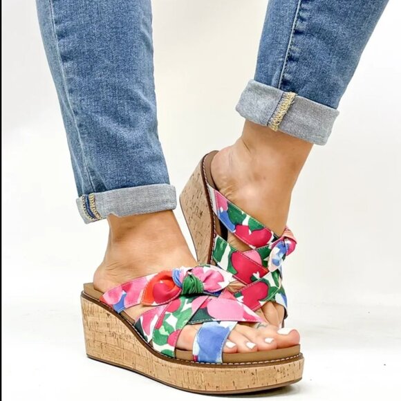 Corkys Bowdacious in Floral - Picture 1 of 1